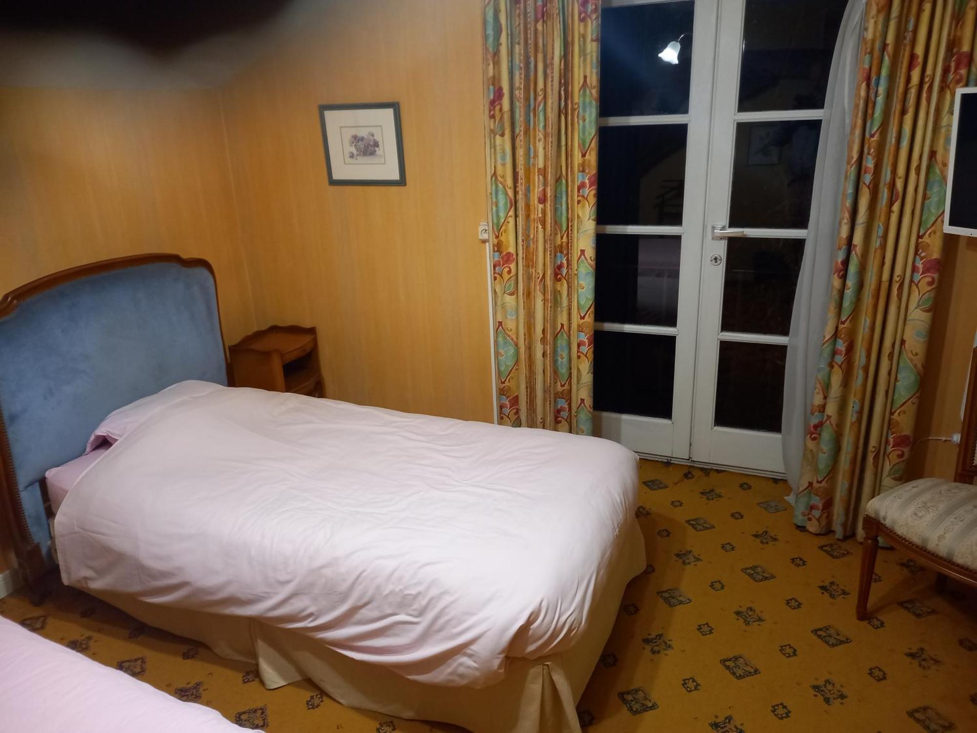 Hotel Tromcourt à Couvin Extérieur photo